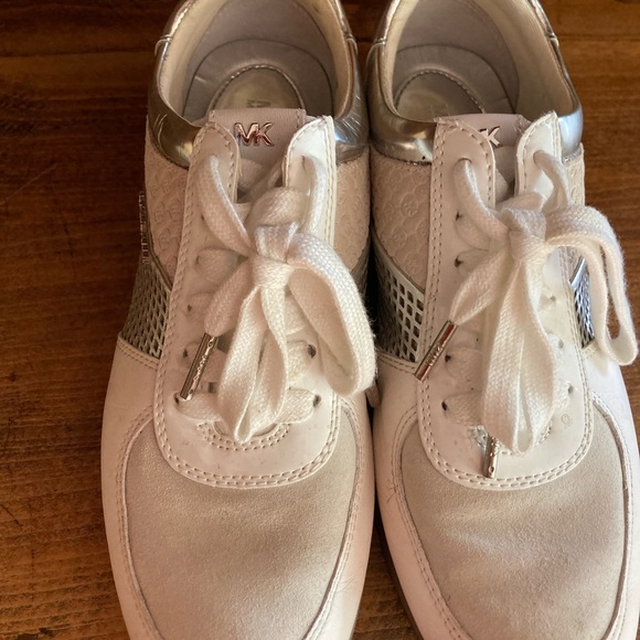 Michael Kors leather sneakers - Picture 2 of 5